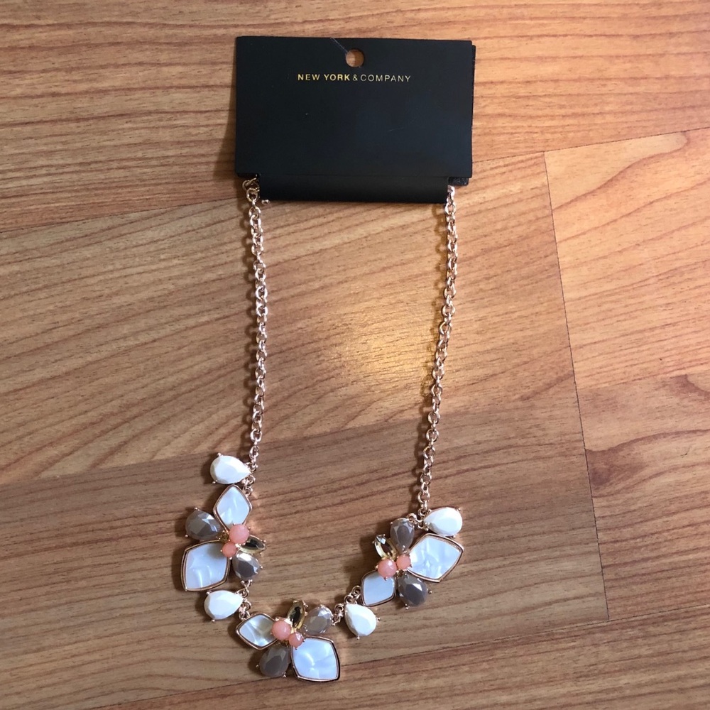 NY&CO statement necklace